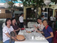 Ms Ling have lunch Hoi An