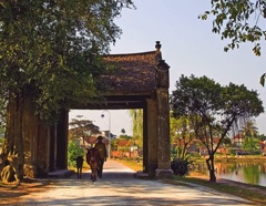 Duong Lam Ancient Village Tour